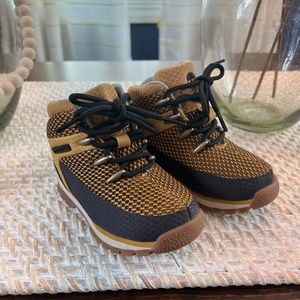 Kids Timberlands sz 8